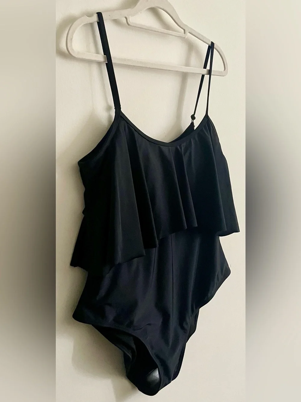 🖤 NWOT Boohoo Black Ruffle Scoop Cold Shoulder One-Piece Swimsuit 🖤
